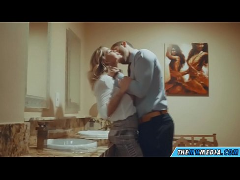 ❤️ Ketika seorang pirang berdada menggoda Anda di toilet umum ❤️❌ porno indah di id.pornohdmega.ru ️❤